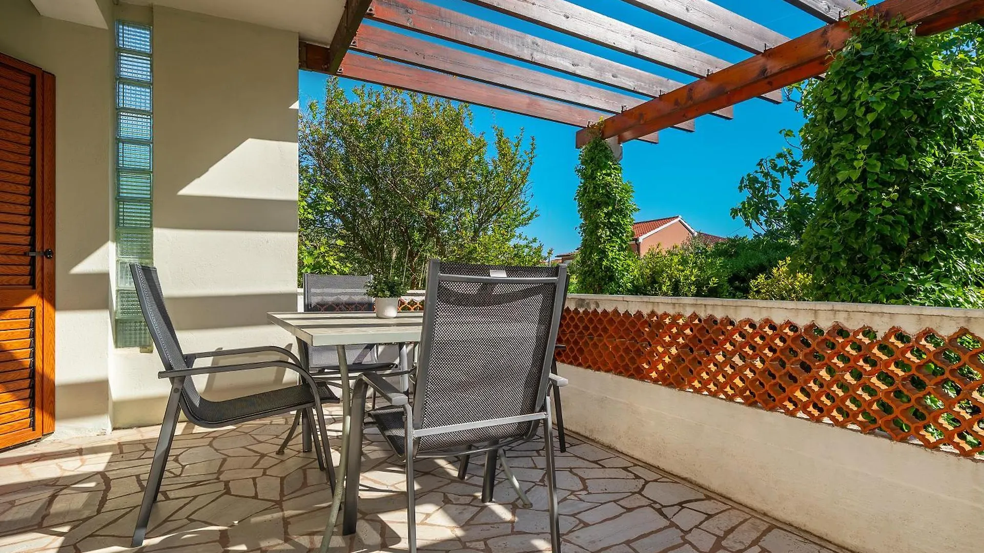 Apartments Branko Baska  0*, Baska (Krk) Croatia
